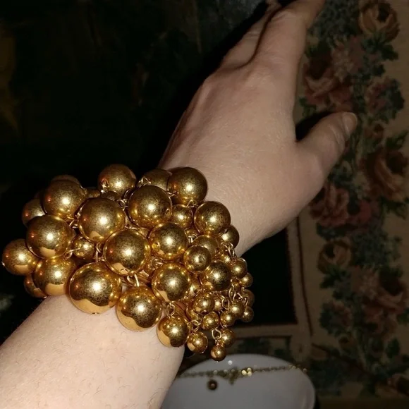 Oscar de La Renta, runway Elegant Gold Beaded Bracelet. - Picture 3 of 14